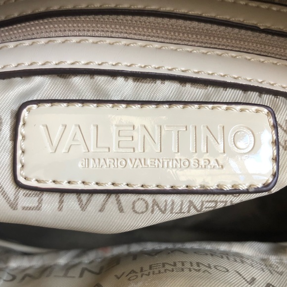 Vintage Mario Valentino Patent Leather Shoulder bag w/bow. Cream leather EUC - Picture 4 of 13